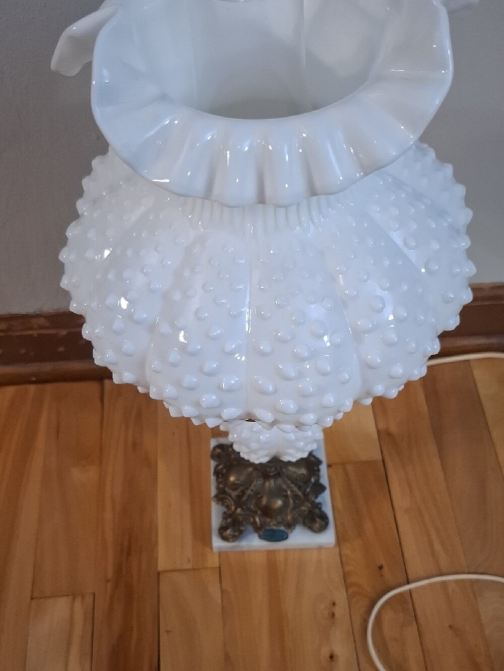 White Hobnail Milk Glass Table Lamp by - Picture 4 of 7